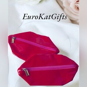 NEW MACYS LIPS Make Up Bag Storage Case Zip Close Red Pink NWT